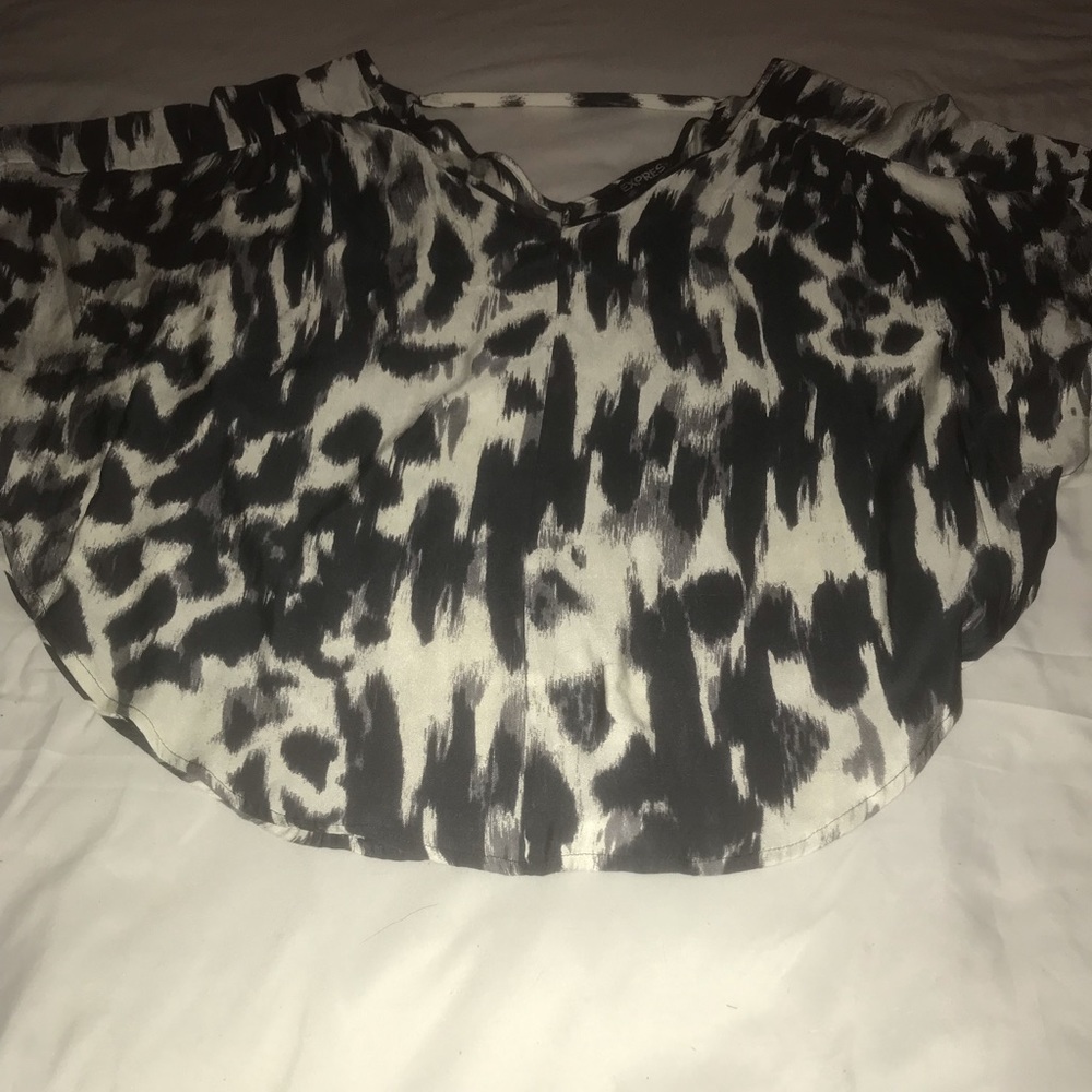💎 Flutter Sleeve Top💎 - Picture 2 of 4